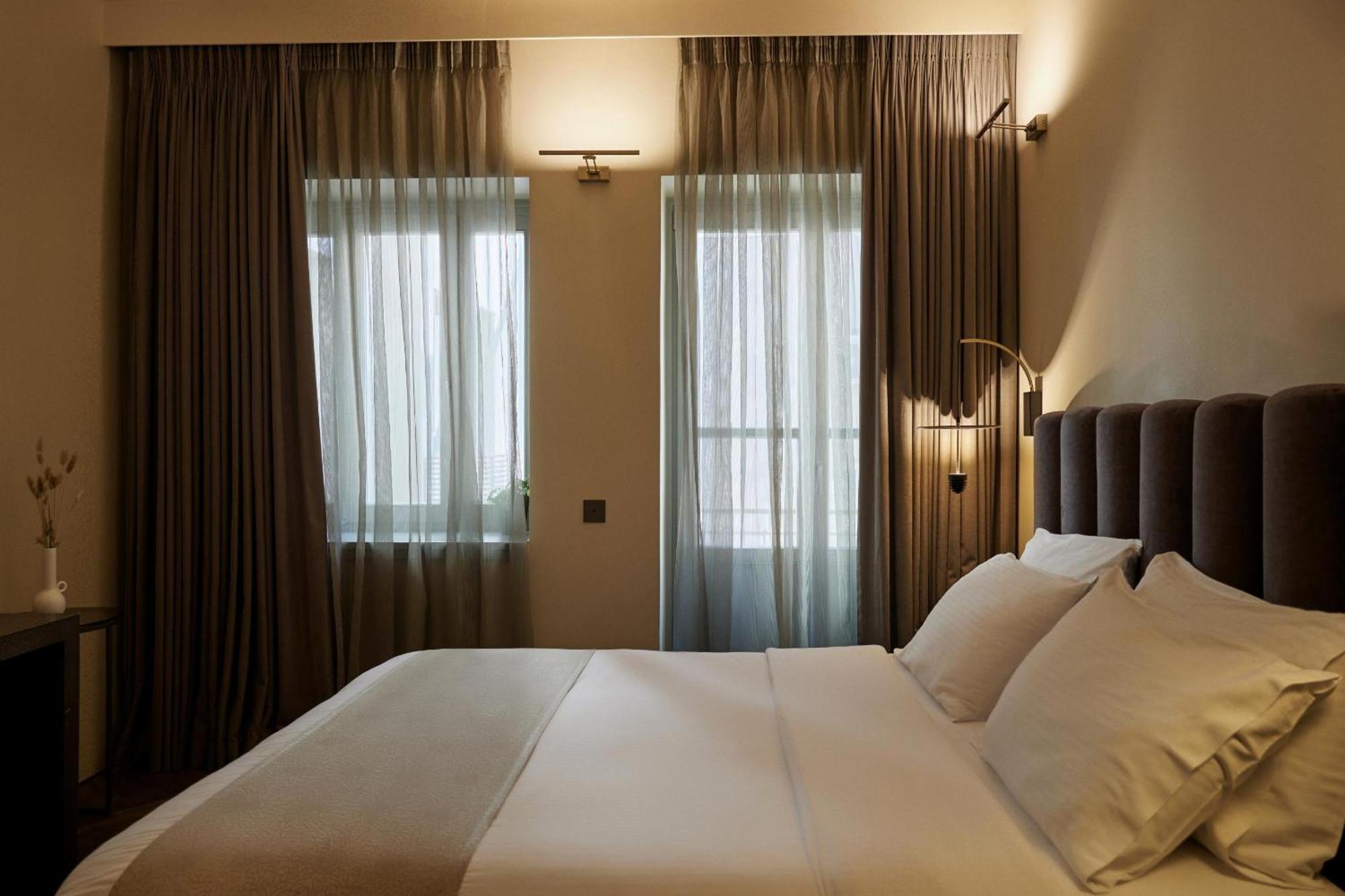 Standard Athenian Room